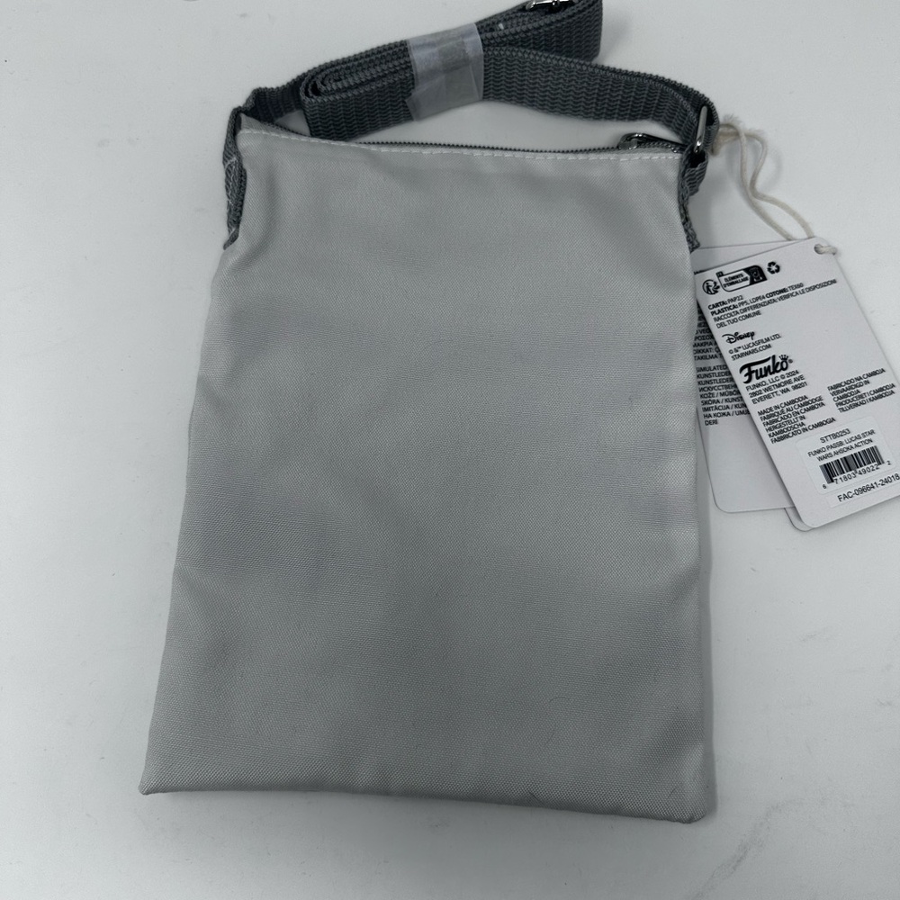 Disney Funko Star Wars Mandalorian Gray Crossbody Bag NWT - Picture 2 of 2